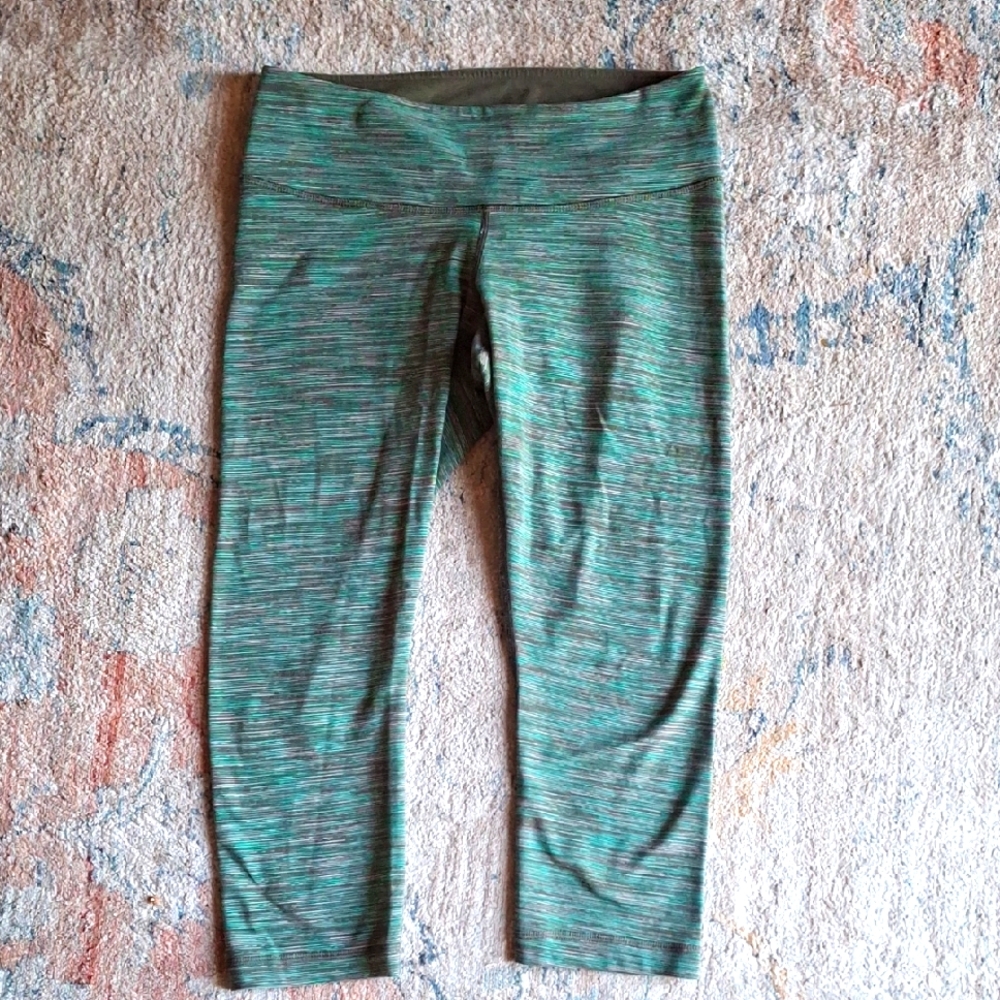 Lululemon Size 8 Green/Gray Cropped Leggings